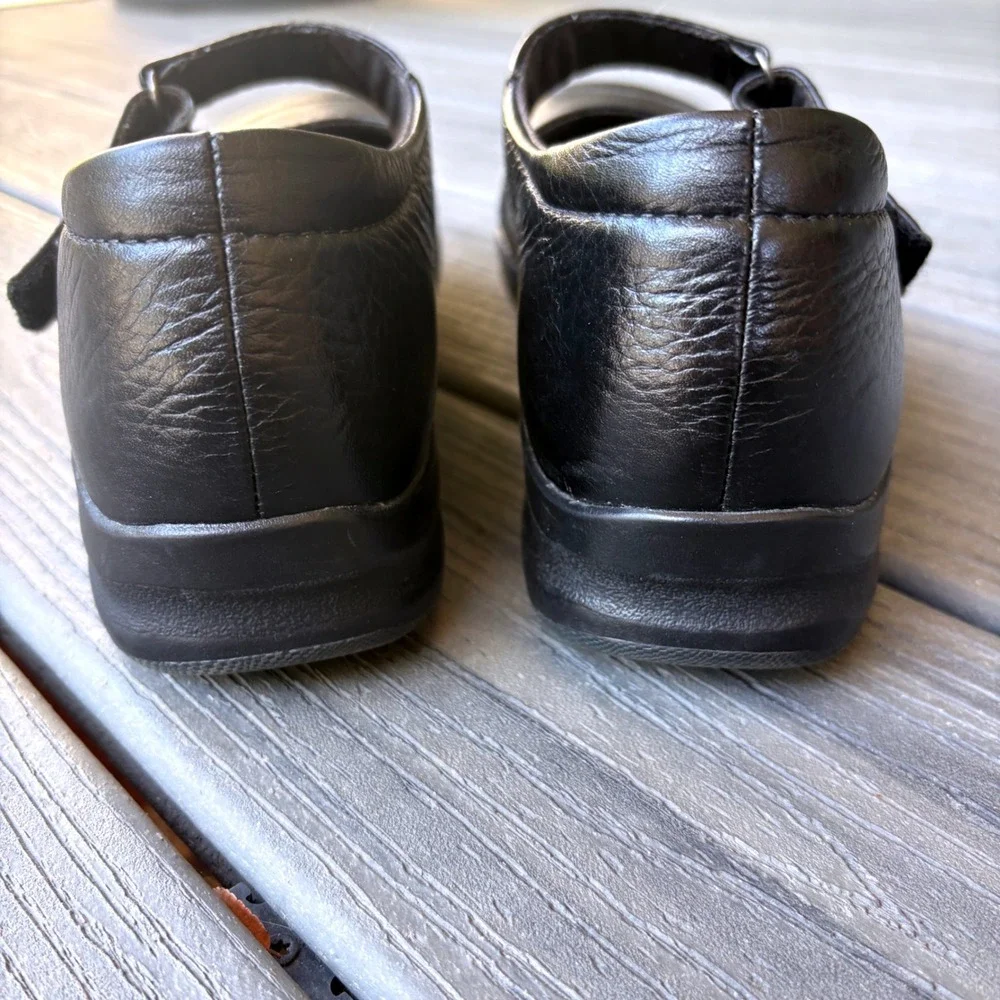 Clarks  9.5M Mary Jane Shoes Black Leather In-Motion Comfort Flats 26035743